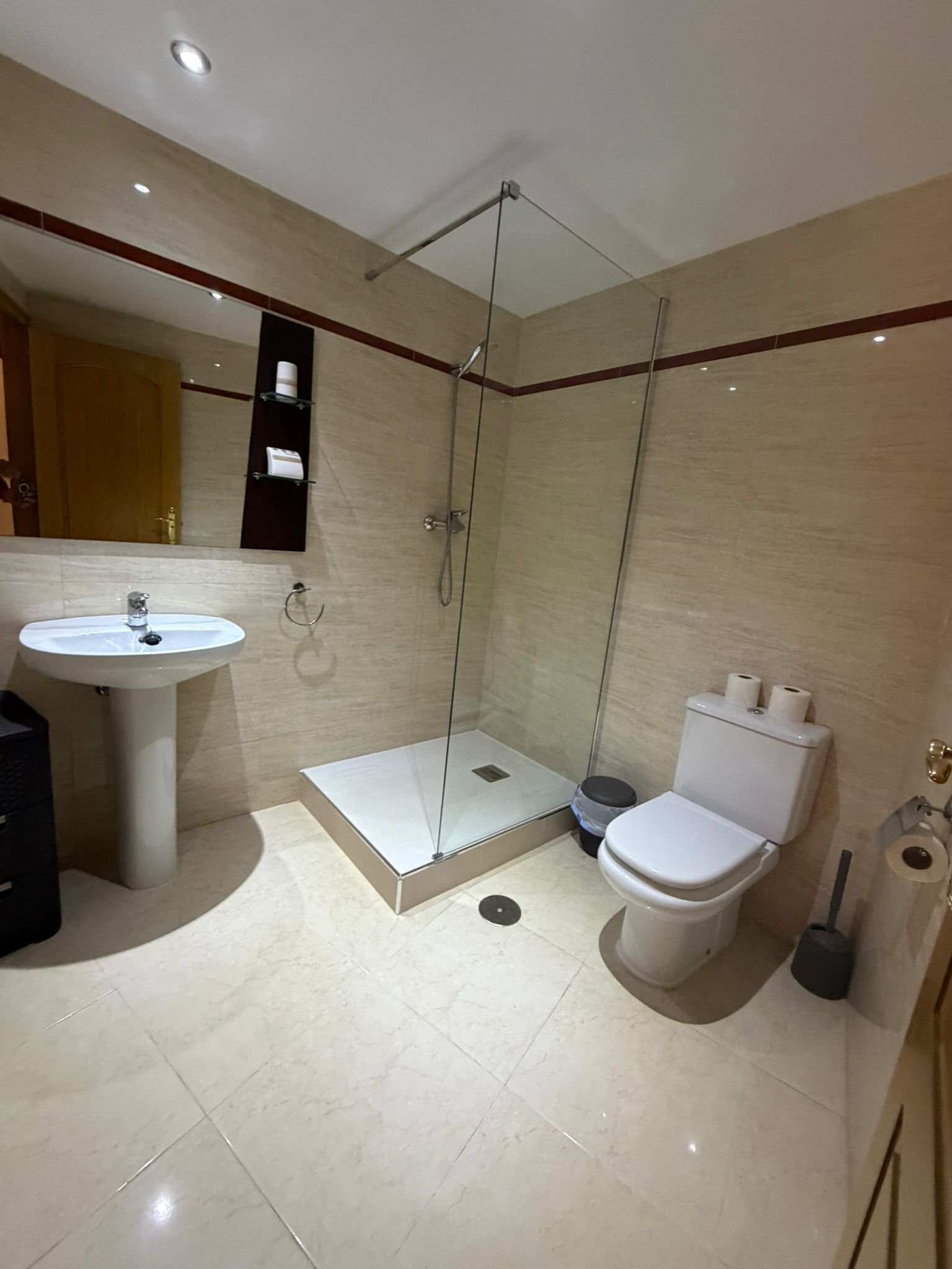 Fantástico apartamento de tres dormitorios y tres baños en Portman 