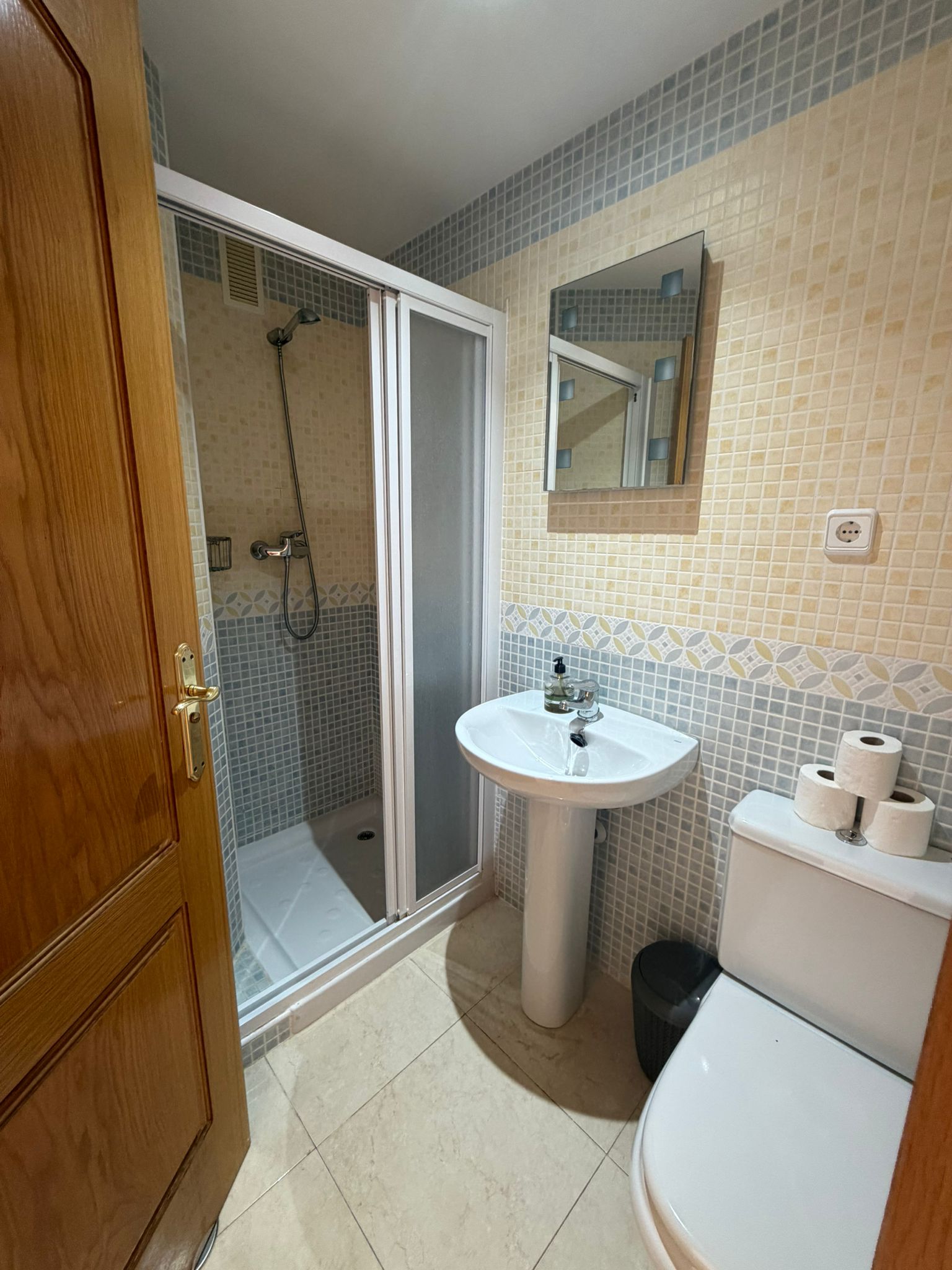 Fantástico apartamento de tres dormitorios y tres baños en Portman 