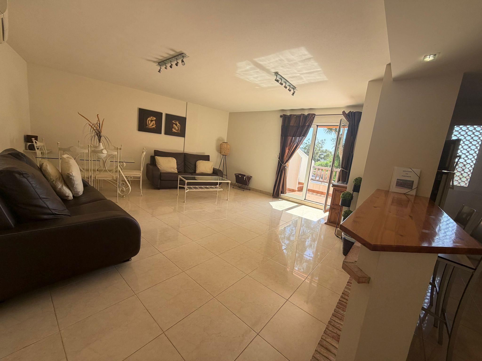 Fantástico apartamento de tres dormitorios y tres baños en Portman 