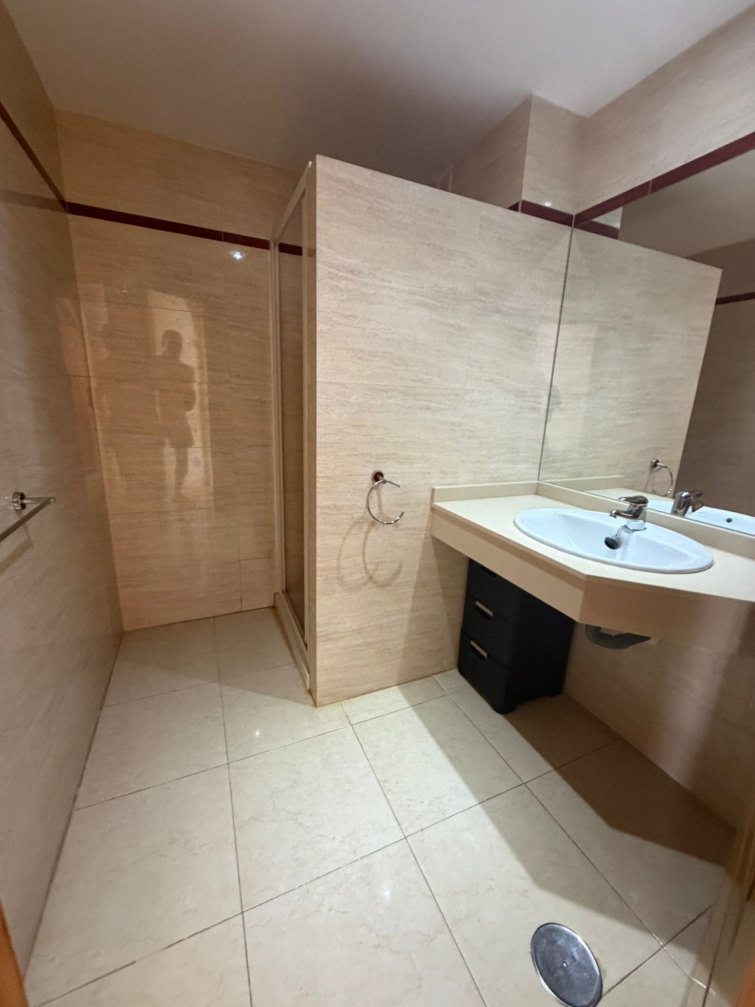 Fantástico apartamento de tres dormitorios y tres baños en Portman 