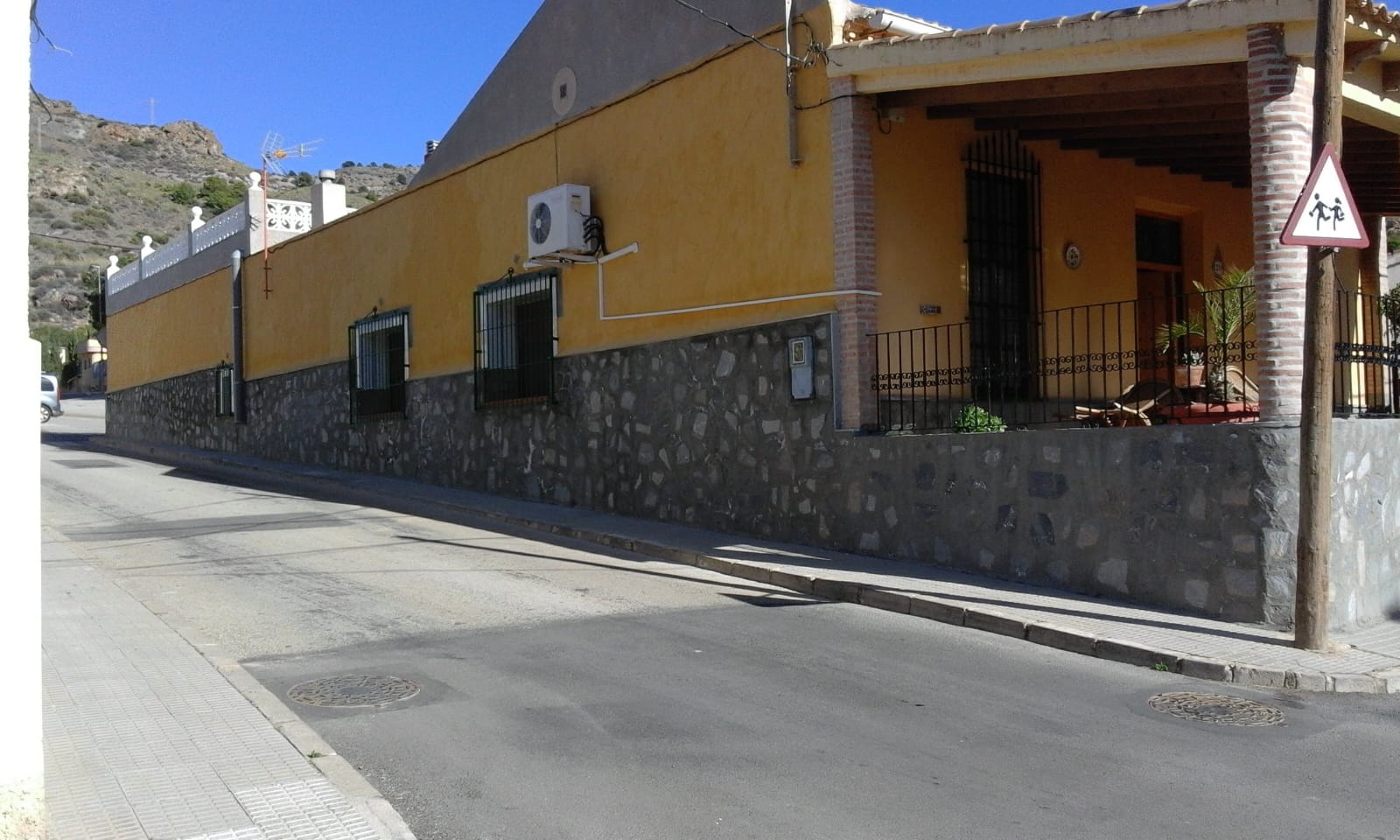 Amplia casa en Portman