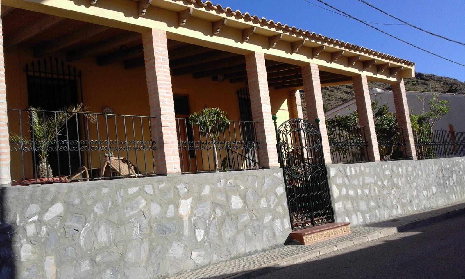 Amplia casa en Portman